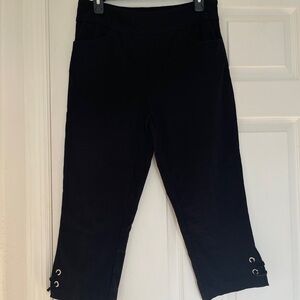 Chic Jenna Rose Black Capri Pants with Grommet Detail